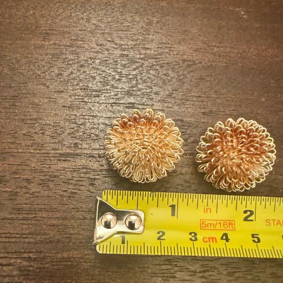 VTG Gold Tone Star Burst Clip on Earrings & Brooch Flower Retro Round Studs - Picture 3 of 10